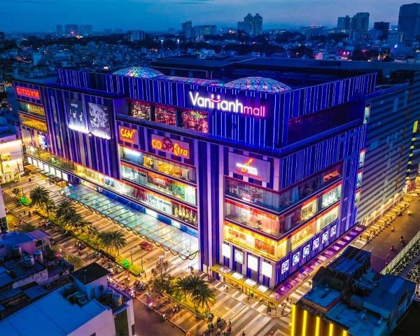 Trung tâm thương mại Hùng Vương Plaza đẹp lung linh gần phòng trọ Sư Phạm TP.HCM