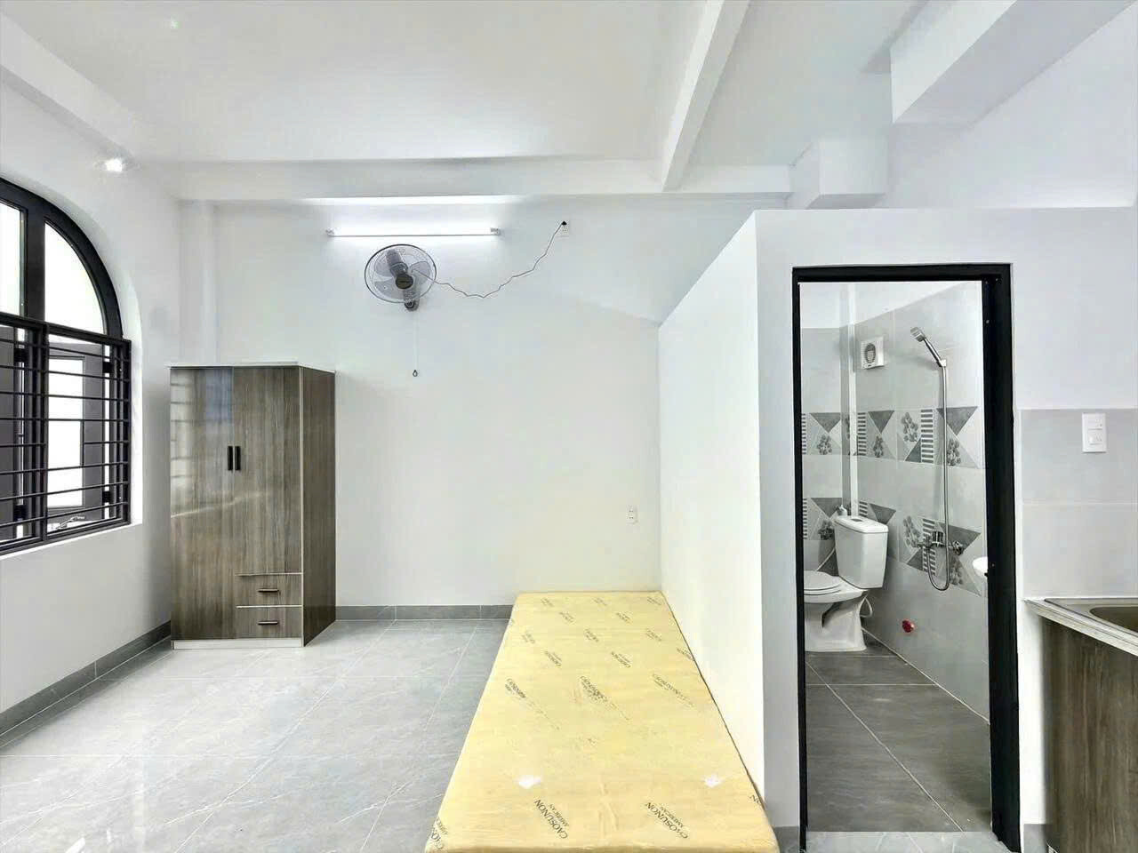 Phòng ban công full nội thất mới 100% tại Huỳnh Văn Nghệ, Gò Vấp – 4tr6-0