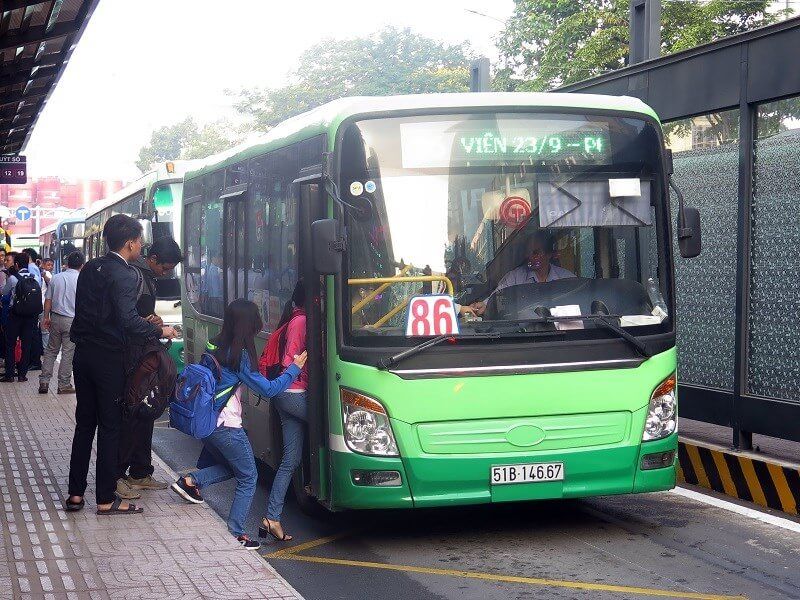 Xe buýt tại KTX thuận tiện cho việc di chuyển