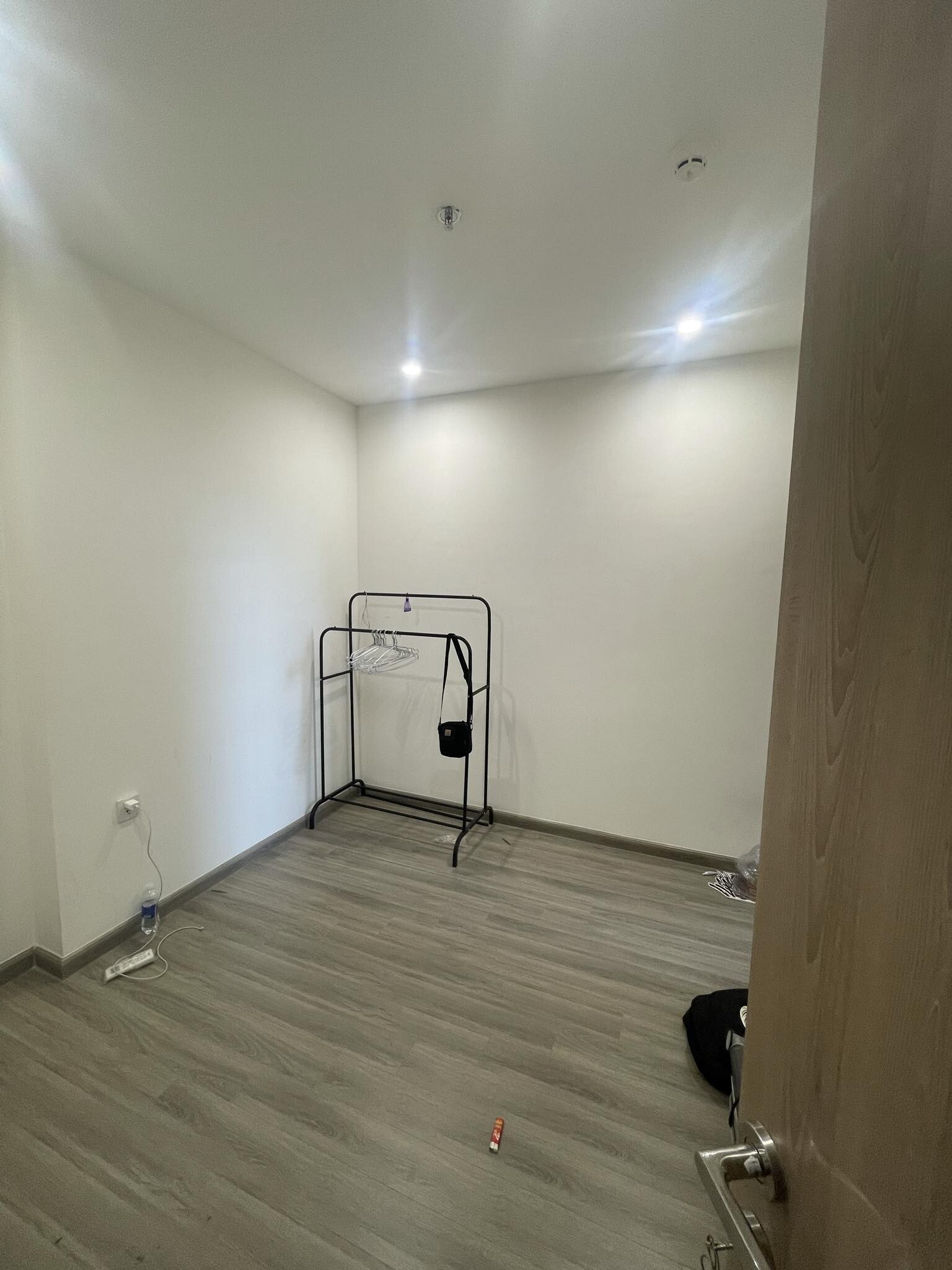 Tìm bạn ở ghép căn 2PN2WC Vinhomes Grand Park-1