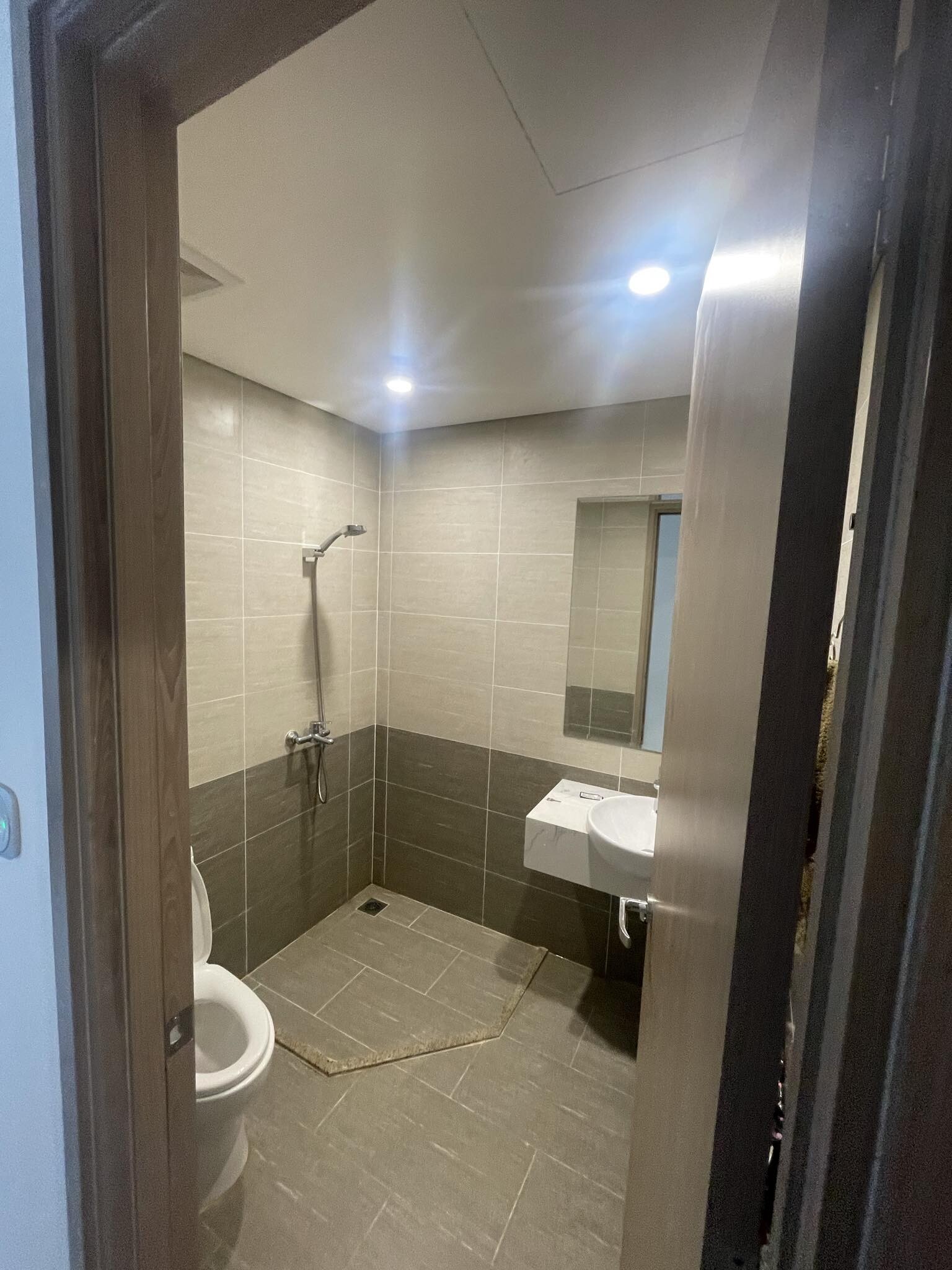 Tìm bạn ở ghép căn 2PN2WC Vinhomes Grand Park-2