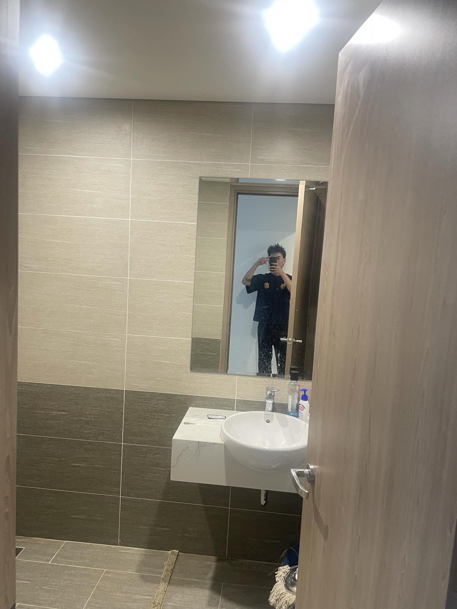 Tìm bạn ở ghép căn 2PN2WC Vinhomes Grand Park-3