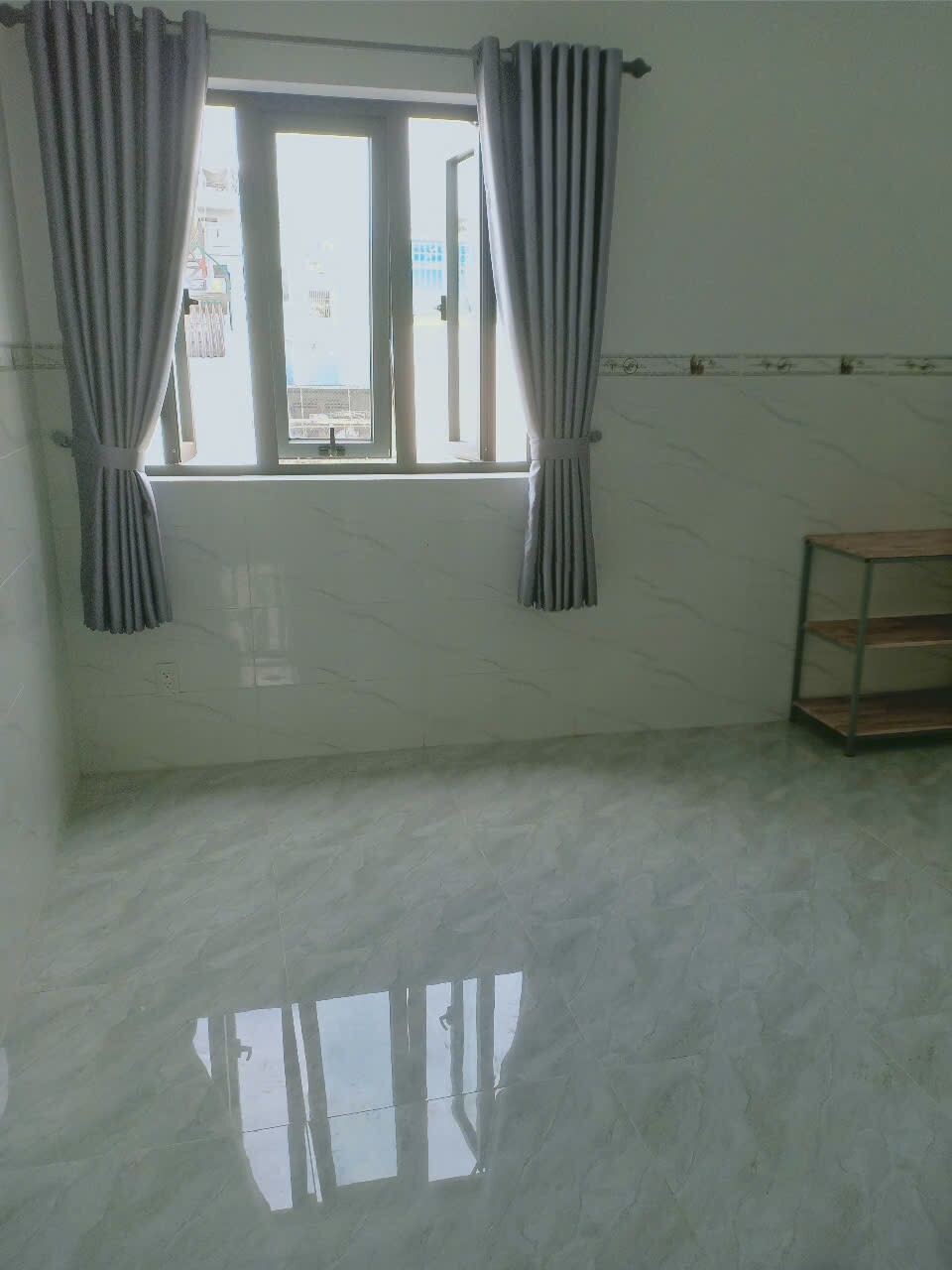 Chính chủ thuê phòng mới xây sạch se, có máy lạnh tủ bếp, rèm cửa, cầu thang máy-0