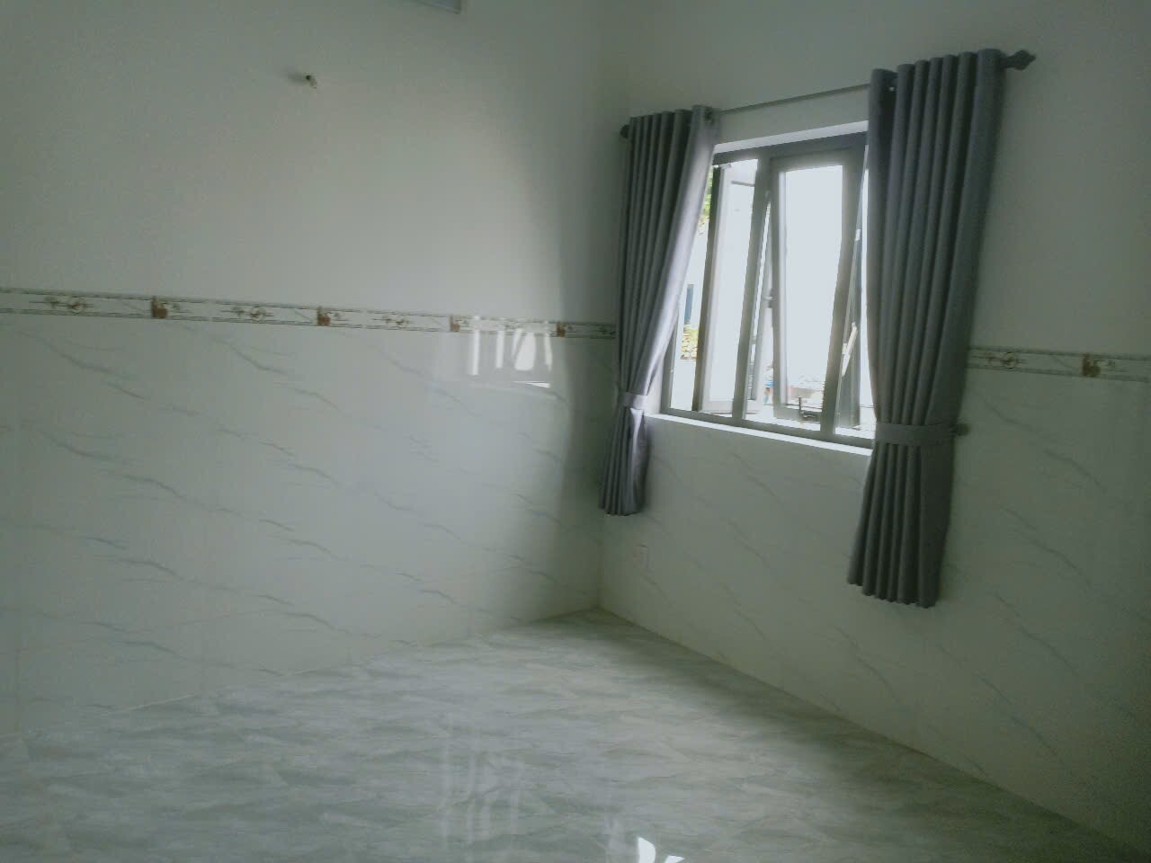Chính chủ thuê phòng mới xây sạch se, có máy lạnh tủ bếp, rèm cửa, cầu thang máy-3