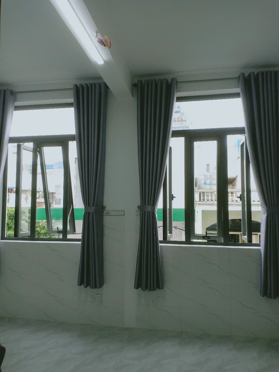 Chính chủ thuê phòng mới xây sạch se, có máy lạnh tủ bếp, rèm cửa, cầu thang máy-4