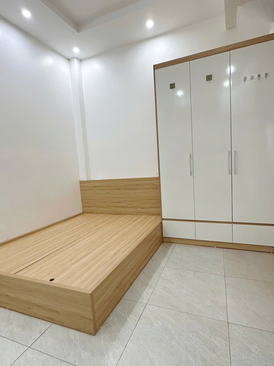 Cho thuê phòng STUDIO 30m2 tại ngõ 185 Chùa Láng, Hà Nội-1
