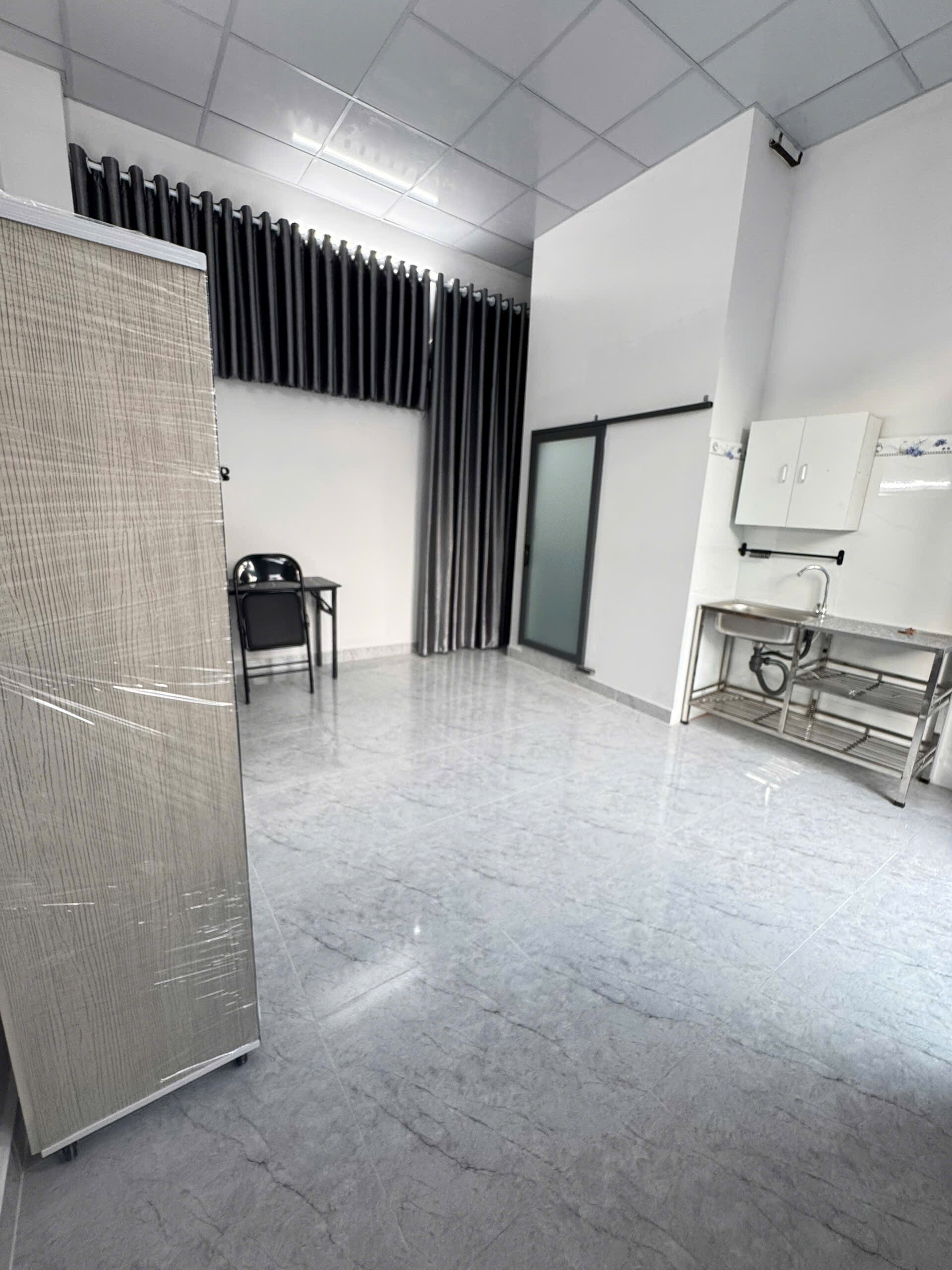 Phòng trọ Gò Vấp, phòng bancol, mới 100%, full nội thất, 20m2, 4tr4-2