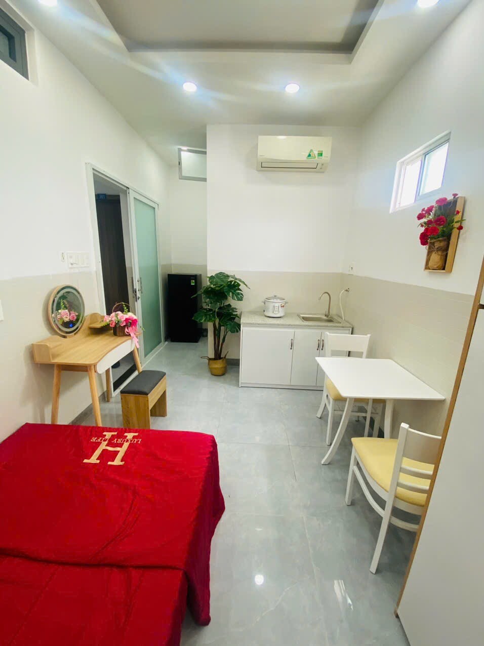 Nhà Mới Có Thang Máy Mặt tiền ngay góc Thạch Lam Văn Cao Bình Long-1