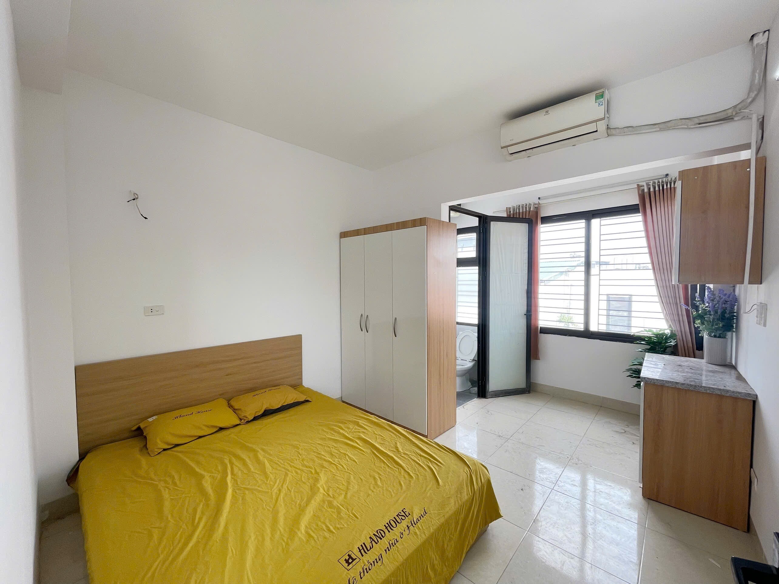 PHÒNG TRỌ Ở ĐƯỢC LUÔN ,CÓ CỬA SỔ TO ,NHẬN XE ĐIỆN VÀ CHO NUÔI THÚ CƯNG-0