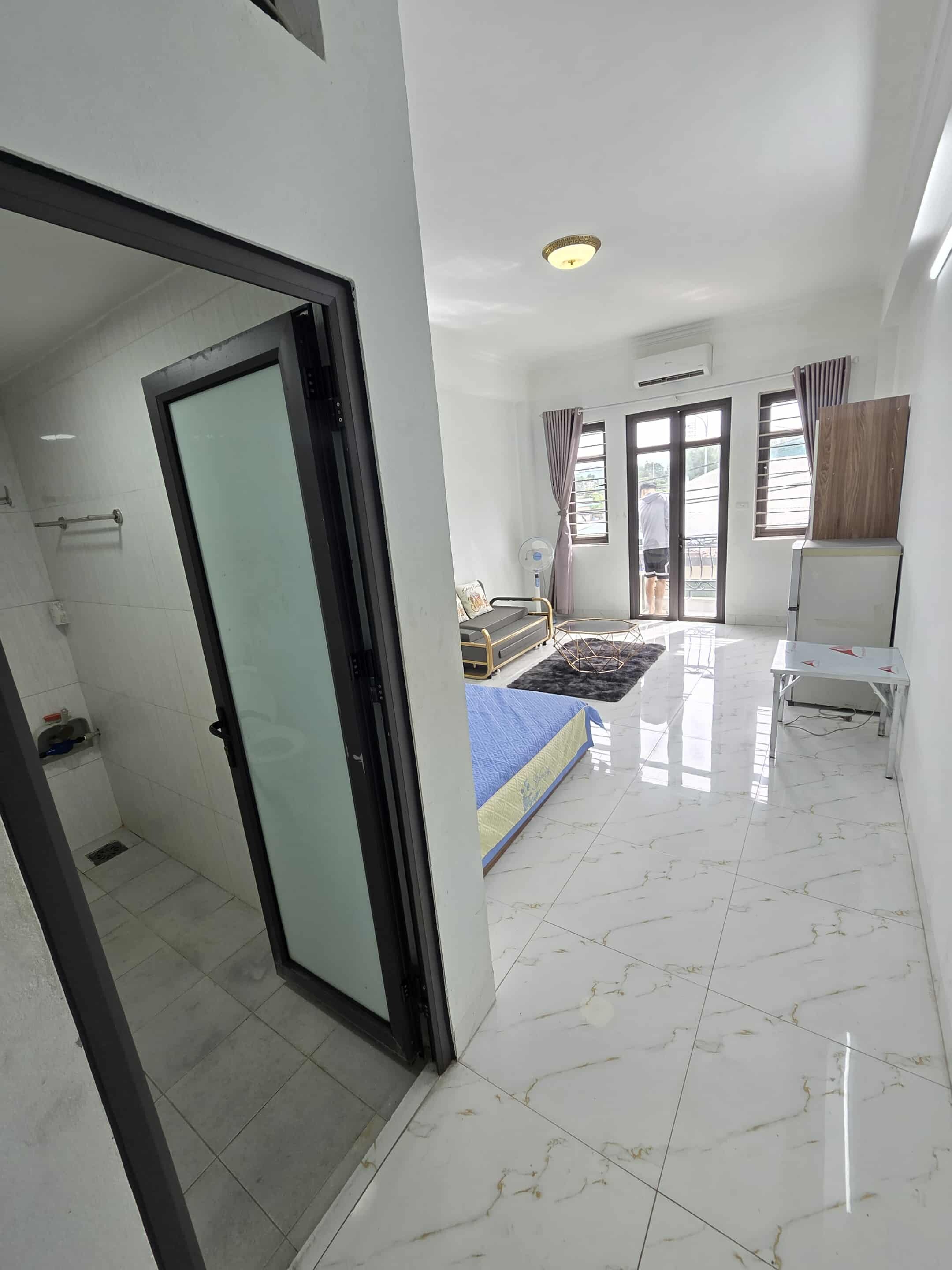 PHÒNG TRỌ VIEW TRIỆU ĐÔ Ở LĨNH NAM
Nước giá dân, vskk, full đồ khóa vân tay. Gần HUBT, UNEIT, MỞ
GIÁ 3TR7-4TR5 . Chính chủ: 0981615121-0