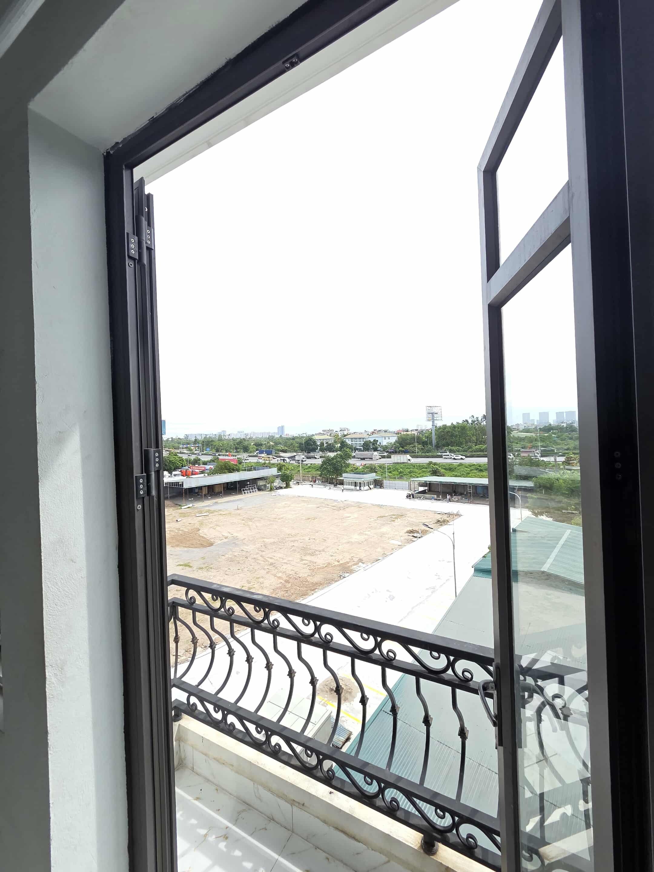 PHÒNG TRỌ VIEW TRIỆU ĐÔ Ở LĨNH NAM
Nước giá dân, vskk, full đồ khóa vân tay. Gần HUBT, UNEIT, MỞ
GIÁ 3TR7-4TR5 . Chính chủ: 0981615121-4