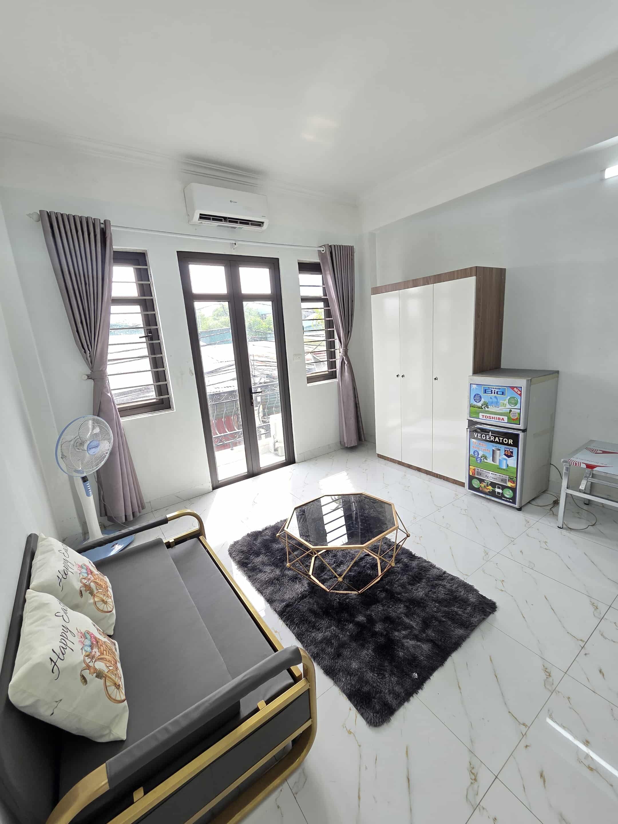 PHÒNG TRỌ VIEW TRIỆU ĐÔ Ở LĨNH NAM
Nước giá dân, vskk, full đồ khóa vân tay. Gần HUBT, UNEIT, MỞ
GIÁ 3TR7-4TR5 . Chính chủ: 0981615121-5