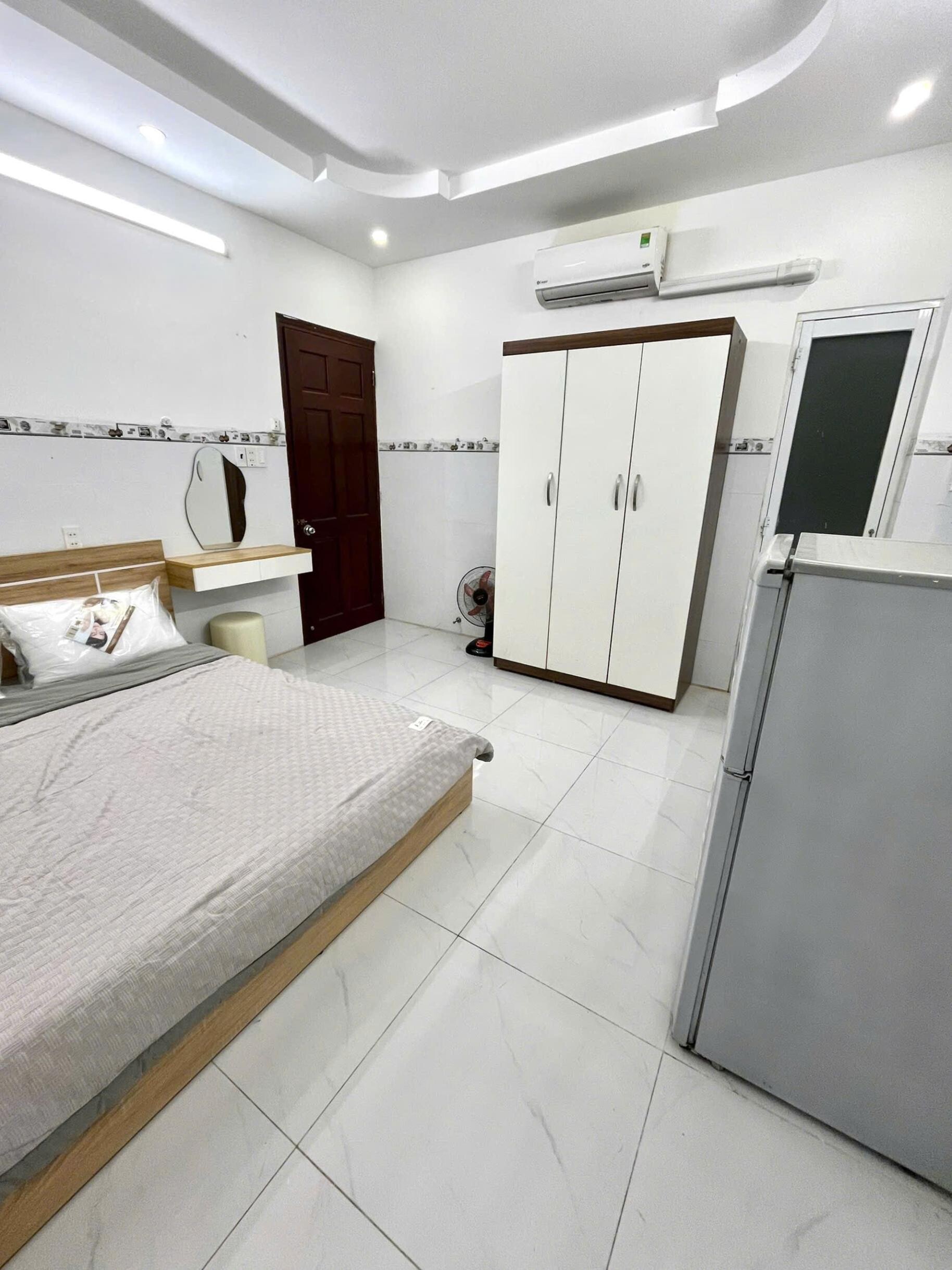 Cho thuê phòng trọ tại Bình Thạnh cách Emart 700m và Hutech 2km có gần như đầy đủ nội thật lh zl:0332550866-0