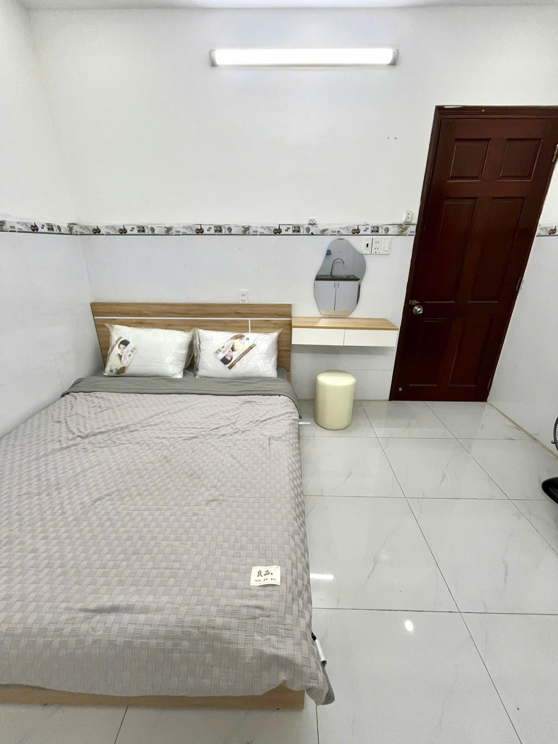 Cho thuê phòng trọ tại Bình Thạnh cách Emart 700m và Hutech 2km có gần như đầy đủ nội thật lh zl:0332550866-1