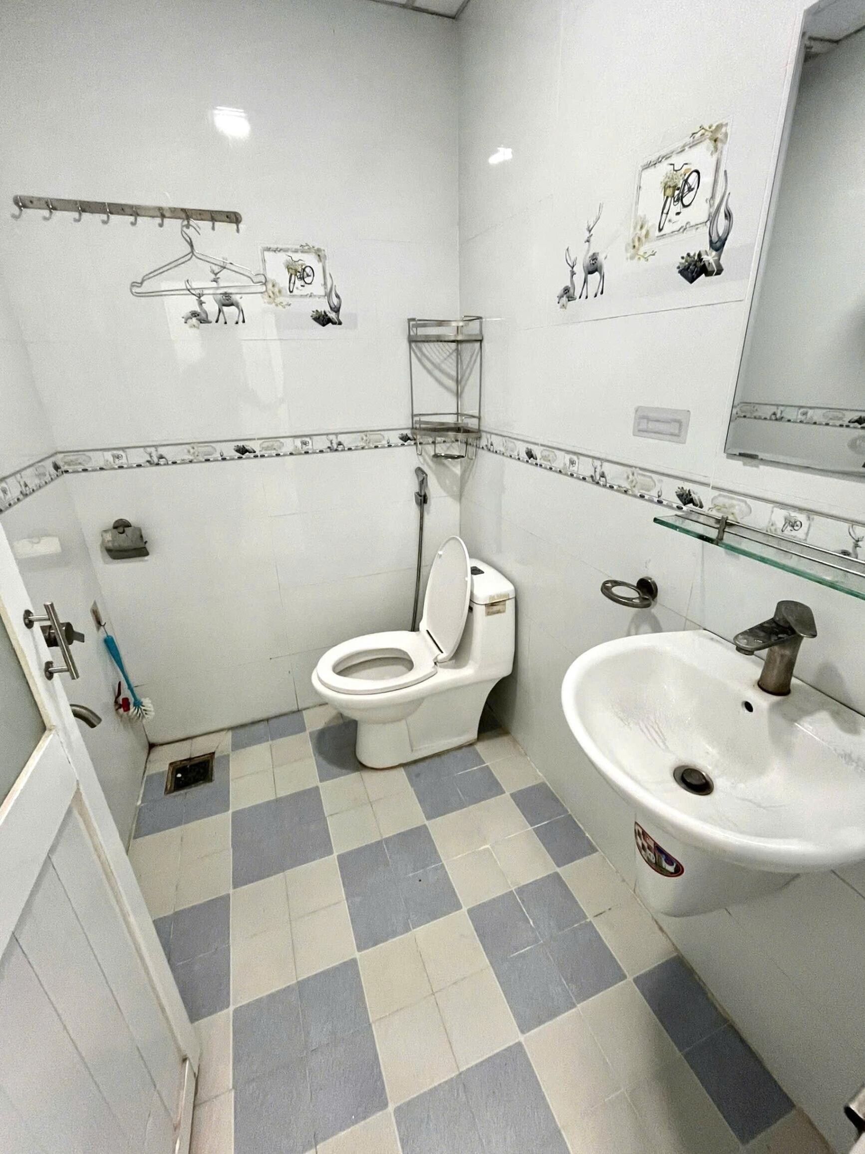 Cho thuê phòng trọ tại Bình Thạnh cách Emart 700m và Hutech 2km có gần như đầy đủ nội thật lh zl:0332550866-5