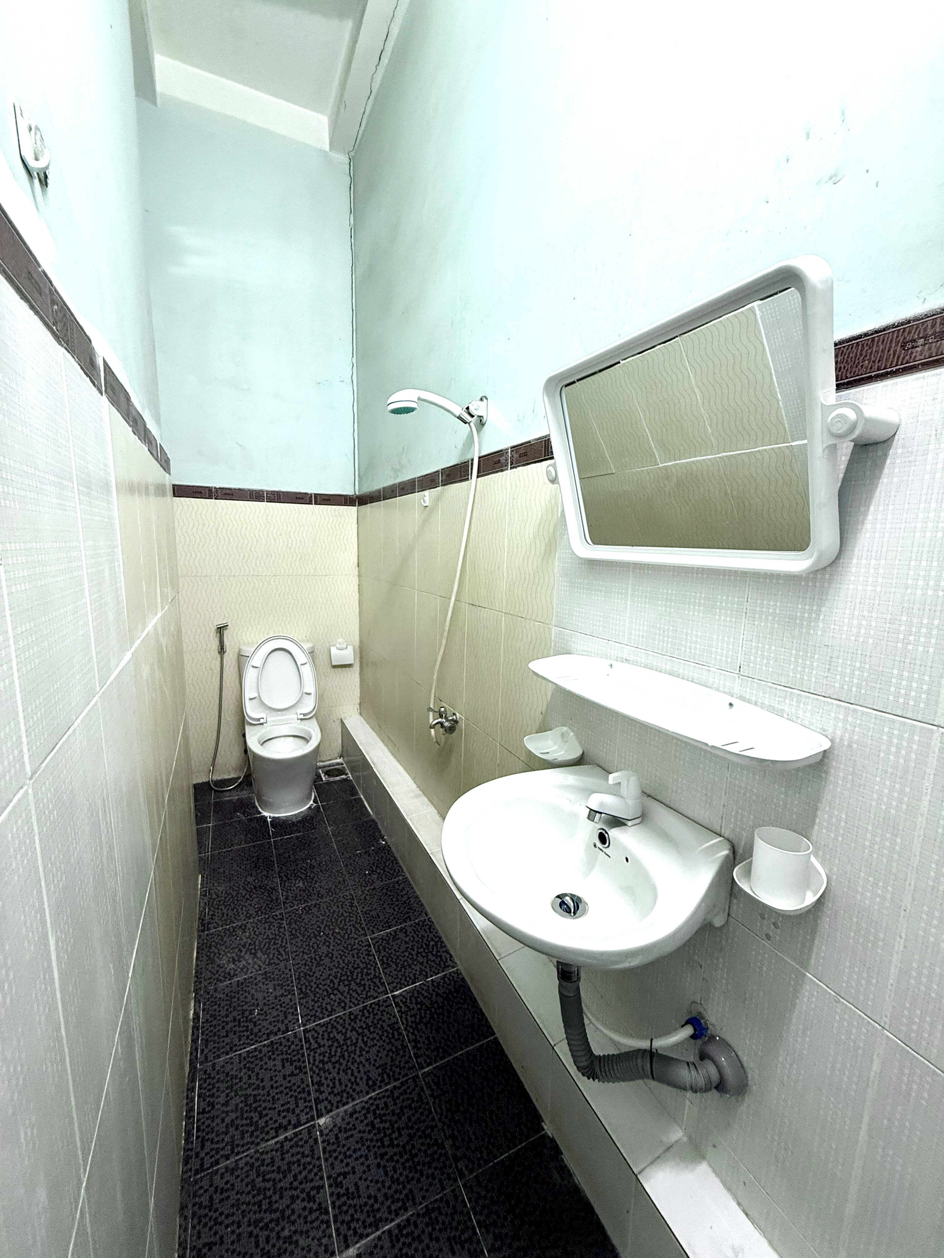 Cho thuê Phòng nhà mặt tiền, đối diện CVPM Quang Trung-1