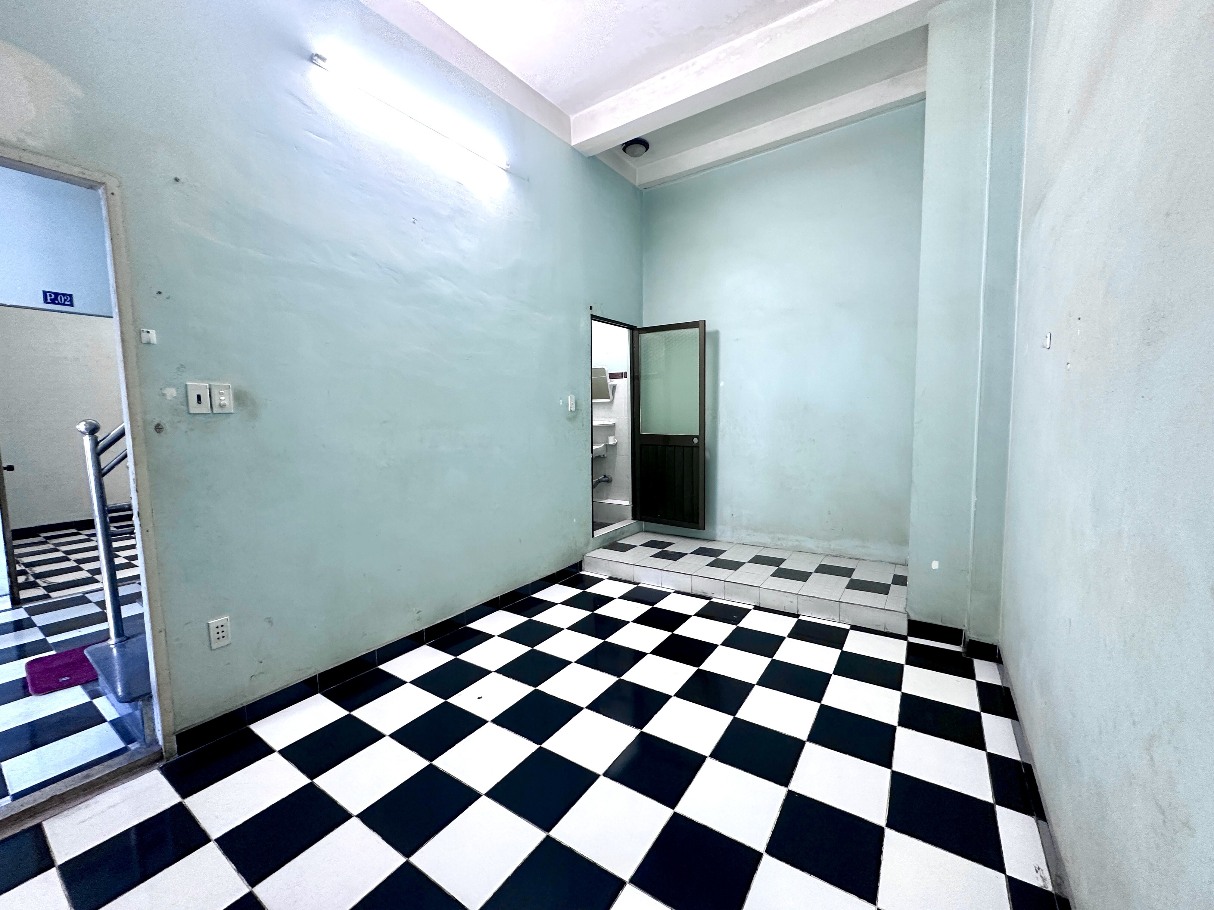 Cho thuê Phòng nhà mặt tiền, đối diện CVPM Quang Trung-2