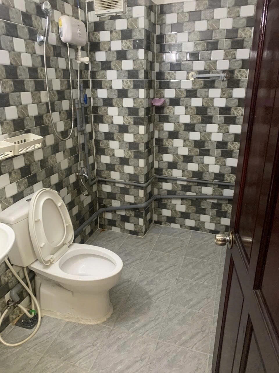 Cho thuê phòng trọ nội thất + 27m vuông +  Nguyễn Thái Bình- Tân Bình-2