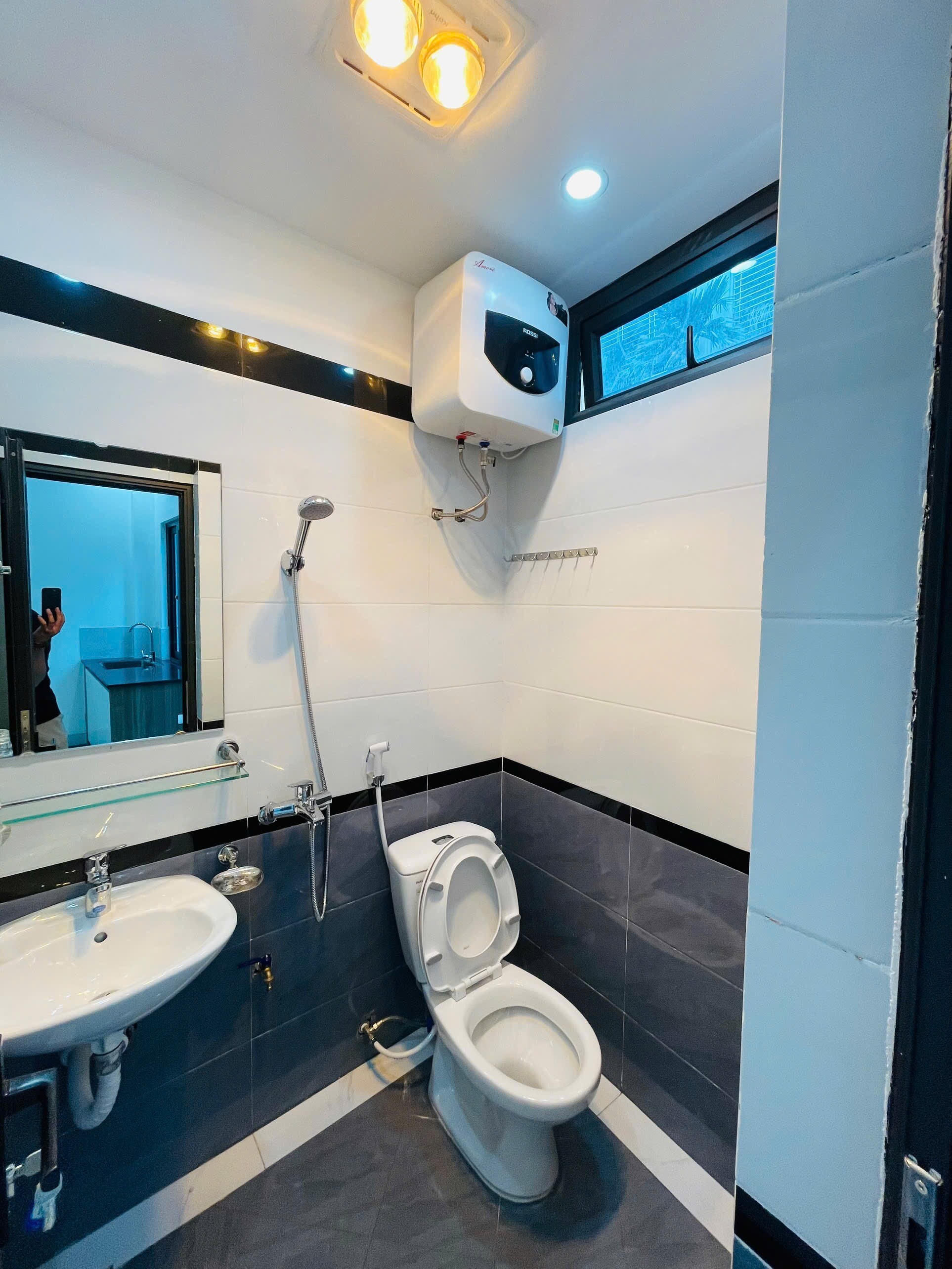 CẦN CHO THUÊ PHÒNG tại 164 Lĩnh Nam + ban công thoáng sáng + nhà xây mới có thang máy-4