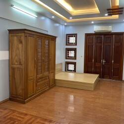 Phòng khép kín Nữ ở , 35m2, sát chợ dịch vọng,