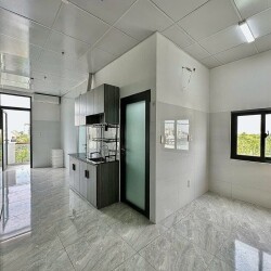 Cho thuê phòng 1pn 40m2 có ban công 6tr Vườn Lài gần IUH, Văn Lang