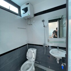 CẦN CHO THUÊ PHÒNG tại 164 Lĩnh Nam + ban công thoáng sáng + nhà xây mới có thang máy