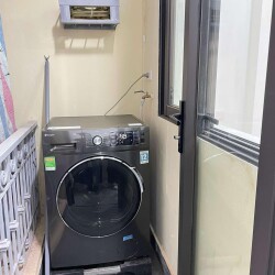 PHÒNG TRỌ MỚI TINH – CÓ MÁY GIẶT & BAN CÔNG RIÊNG – TRUNG TÂM HOÀNG QUỐC VIỆT