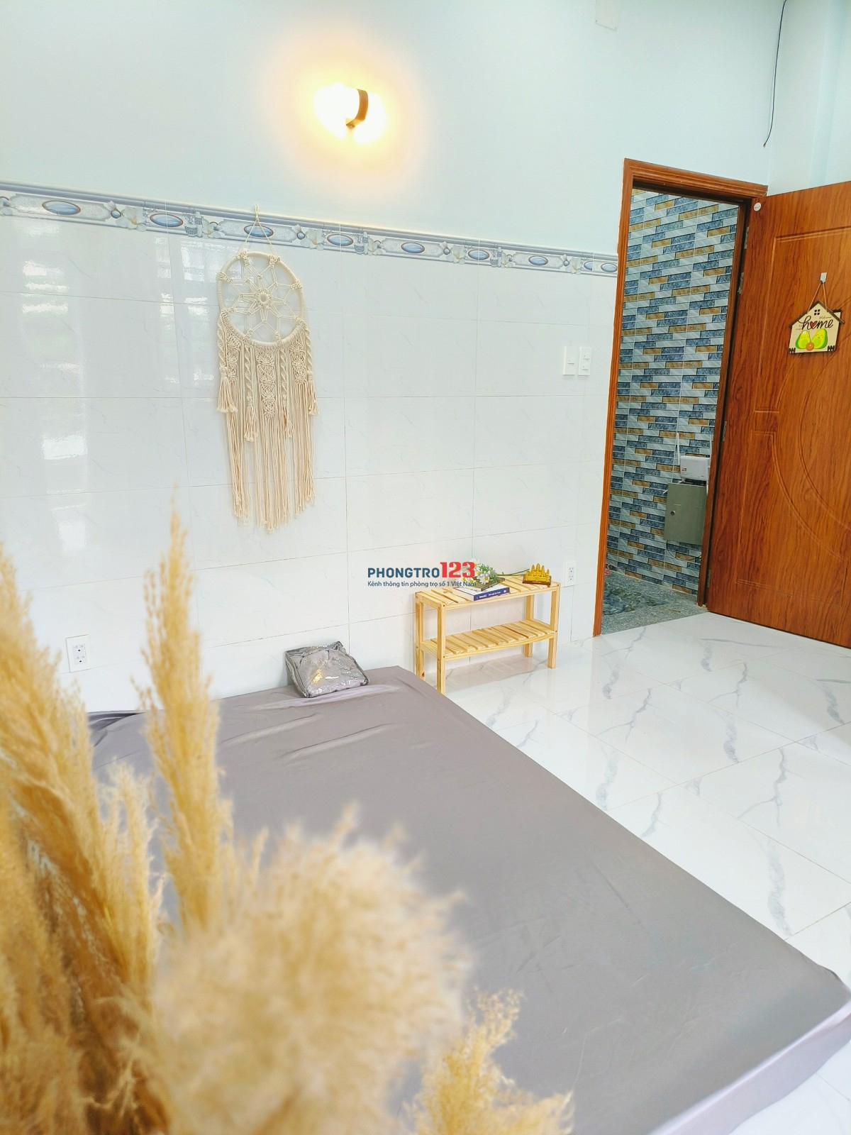 Phòng ban công, an ninh, mới 100% gần ĐH Marketing Quận 7