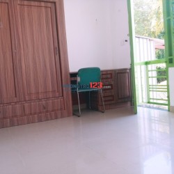 Phòng ban công, máy lạnh ngay Huỳnh Văn Bánh, Phú Nhuận